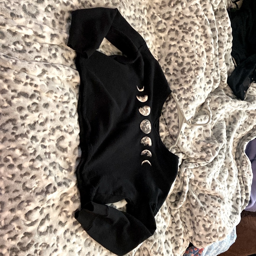 ArtClass girls size 10-12 cropped long sleeve shirt